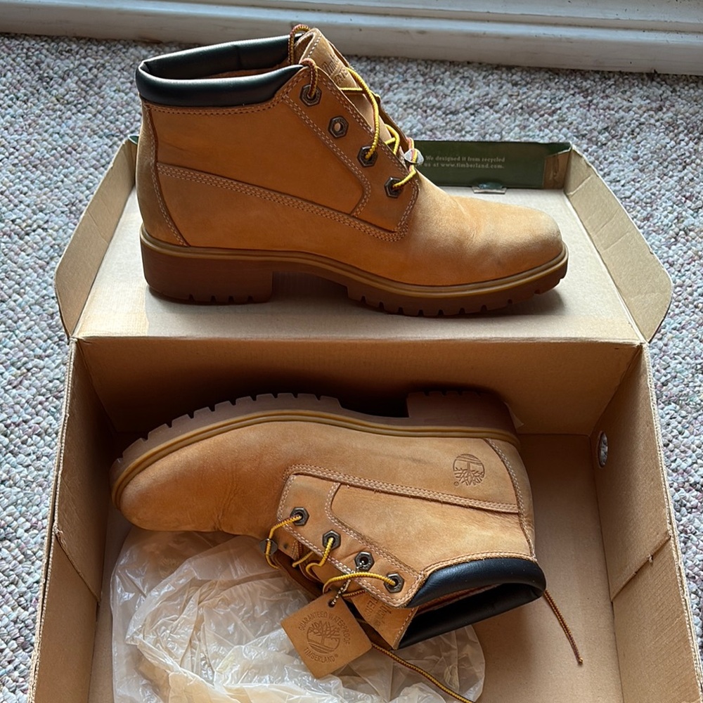 Timberland Women’s Brown Ankle Boots with Black Collar